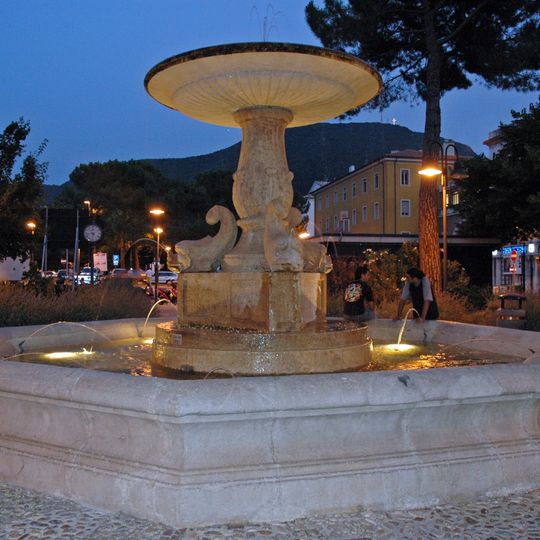 Fontana dei delfini