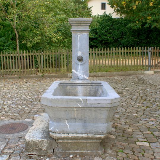 Fountain Laubeggstrasse schoolhouse