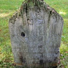 Joodse begraafplaats: Puntvormig houten grafmonument