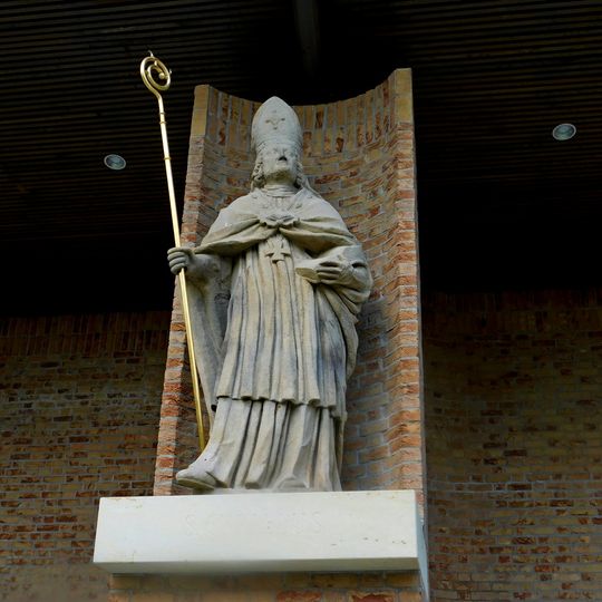 Socha svatého Cyrila v galerii světců na Velehradě