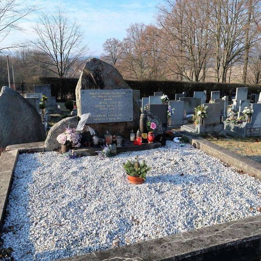 Pamětní deska vojínům zahynulým při výbuchu v Obecnici