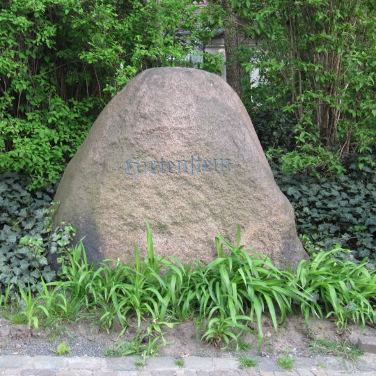 Findlings-Gedenkstein Pater-Aurelius-Platz