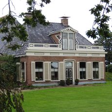 Dwarshuisboerderij in eclectische stijl