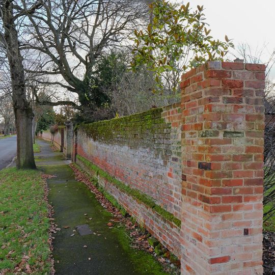 Garden Walls in front of Nos 2 to 16 and rear Garden Wall to No 18, Wilbury Avenue