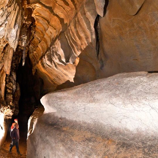 Cueva de Atxurra