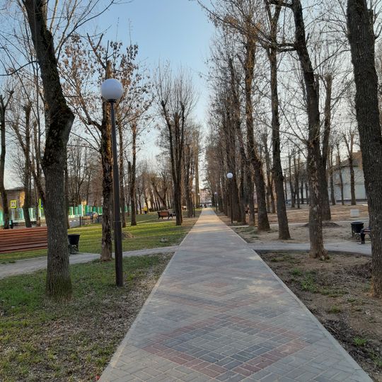 Сквер па вуліцы Мянжынскага