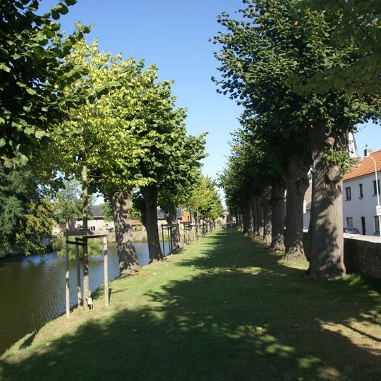 Kasteel Borgharen: historische parkaanleg met omgracht kasteelterrein, singels en lanen