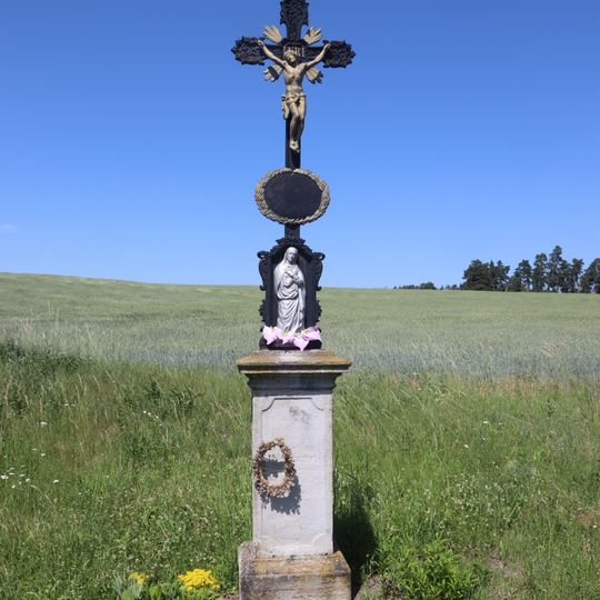 Kříž u silnice západně od Naloučan