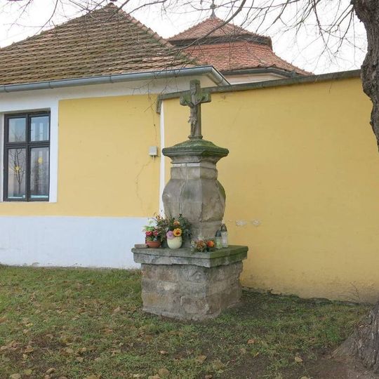 Kříž u hřbitova v Budyni nad Ohří