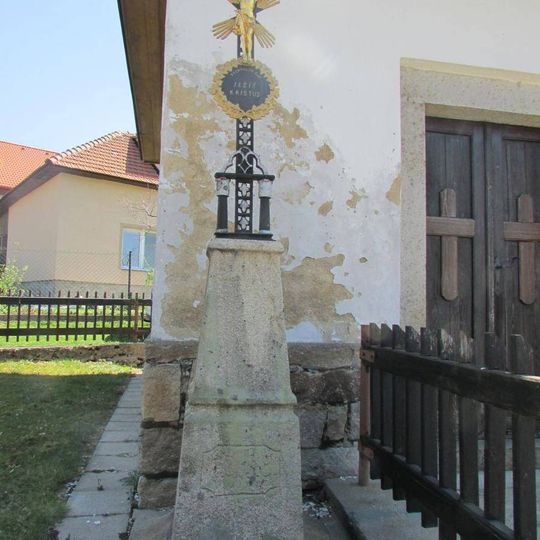 Kříž u kaple sv. Anny v Jankově