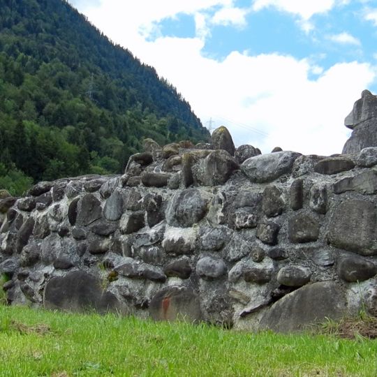 Ruin Mülenen castle and Letzi