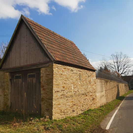 Spritzenhaus und Friedhofsmauer Kirchbergstraße -