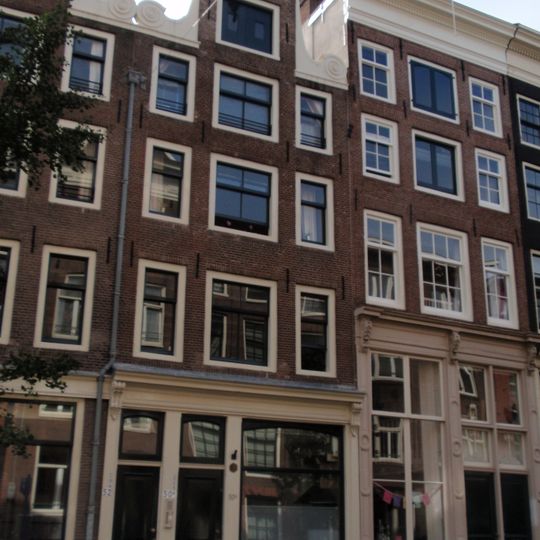 Pand met eenvoudige halsgevel