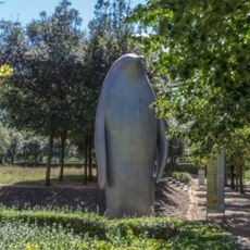 The statue of the big penguin