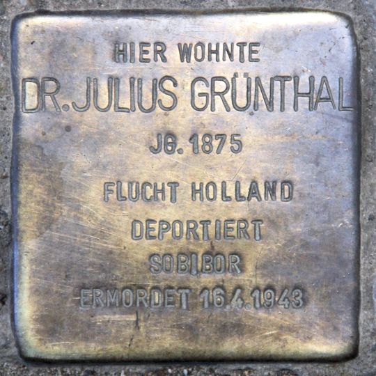 Stolperstein dedicated to Dr. Julius Grünthal