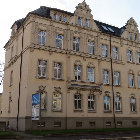 Mietshaus in offener Bebauung Zwickauer Straße 345