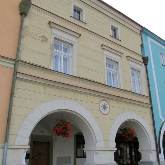 Husovo náměstí 1231