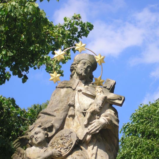 Socha svatého Jana Nepomuckého u kostela v Malé Skalici