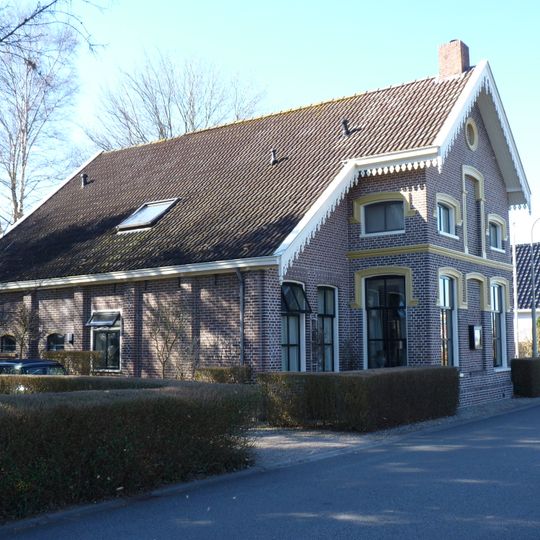 Sluiswachterswoning met aangebouwde schuur