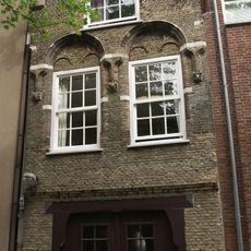 Pand met Dordtse trapgevel