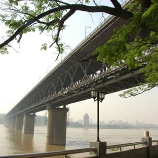 Puente de Wuhan sobre el río Yangtsé