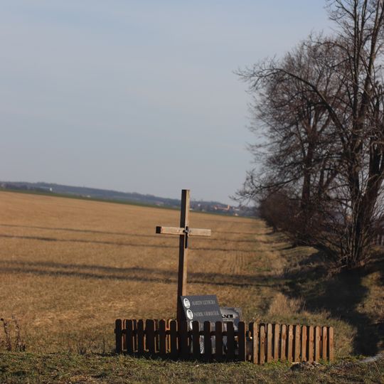Pomníček u silnice I/38 u Zvěrkovic