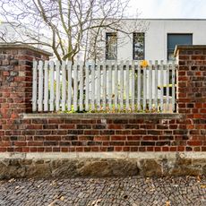 Einfriedung einer ehemaligen Villa Friedensstraße 5