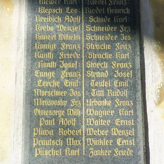 Pamětní deska padlým v 1. světové válce na kostele v Bělé u Děčína