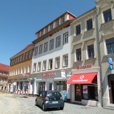 Wohnhaus in geschlossener Bebauung sowie Einfriedungsmauer entlang des Rumpeltgäßchens Altmarkt 5