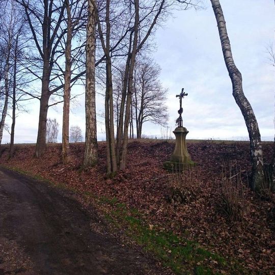 Kříž severně od Žďáru u rozcestí
