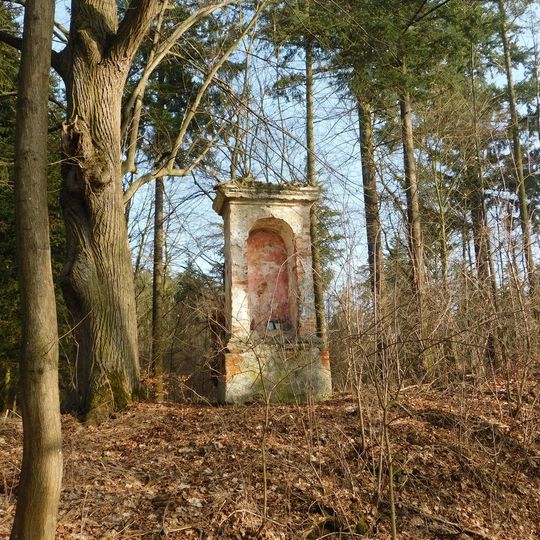 Výklenková kaplička na Komorním Hrádku