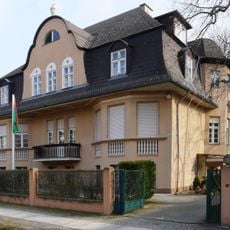 Wohnhaus Karolingerplatz 10-11