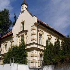 Vila a záhrada, záhrada