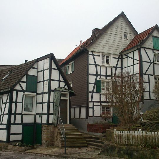 Häusergruppe Hinnenberger Straße 5, 5a, 5b