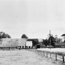 Boerderij met rieten kap (onder een dak met nr. 122)