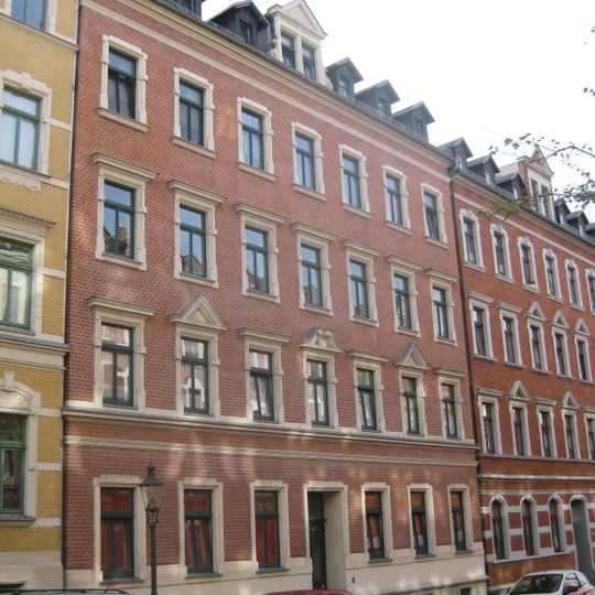 Mietshaus in geschlossener Bebauung Ludwig-Kirsch-Straße 16