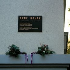 Pamětní deska Arne Nováka v Brně