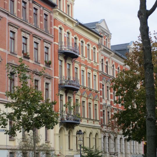 Mietshaus in geschlossener Bebauung mit Vorgarten Agricolastraße 10