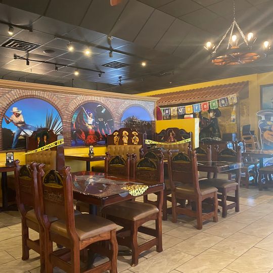 Los Mariachis Bar & Grill