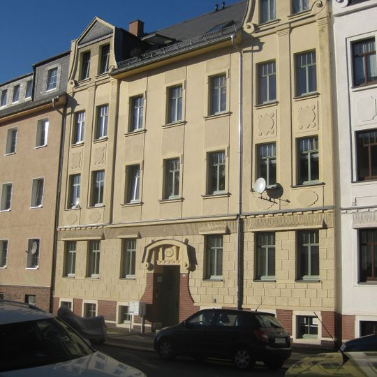 Mietshaus in geschlossener Bebauung Charlottenstraße 77