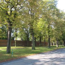 Zámecká jírovcová alej