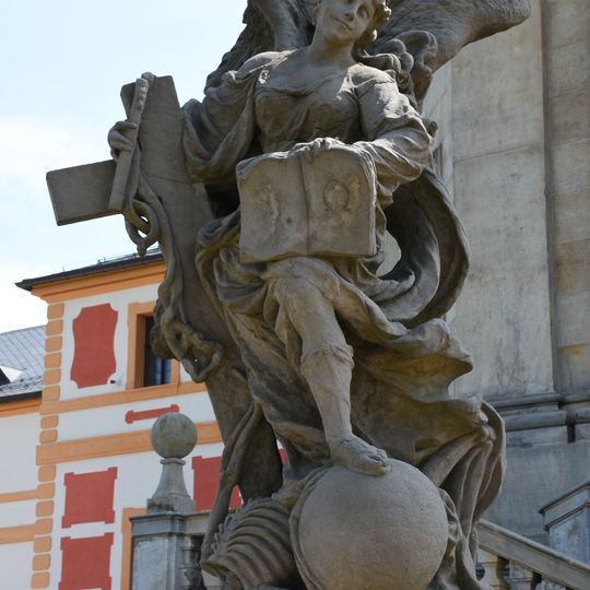 Socha alegorie Náboženství na terase špitálu v Kuksu