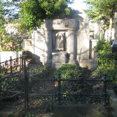 Aussegnungshalle und Grabmal Familie Thiele Pfarrstraße 29