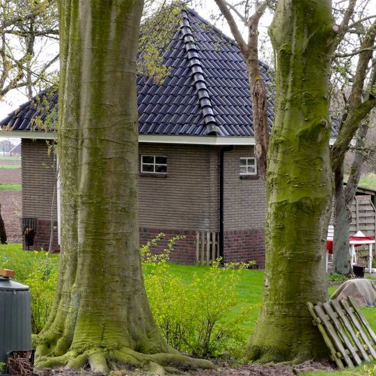 De Kamp, schuur in Interbellumstijl