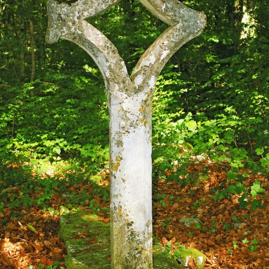 Croix percée de Semond
