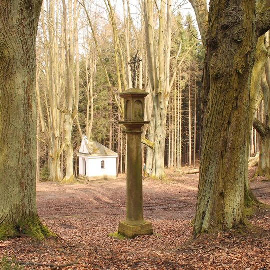 Boží muka severně od Bludova v lese
