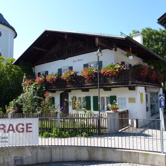 Wohn- und Geschäftshaus