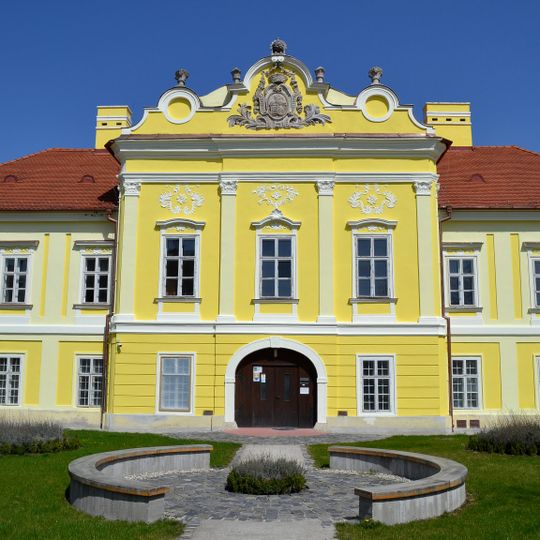 Žltý kaštieľ, sárga kastély, kaštieľ