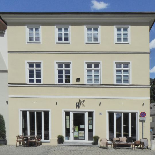 Wohn- und Geschäftshaus