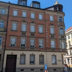 Mietshaus in geschlossener Bebauung in Ecklage Alexander-Puschkin-Platz 3b